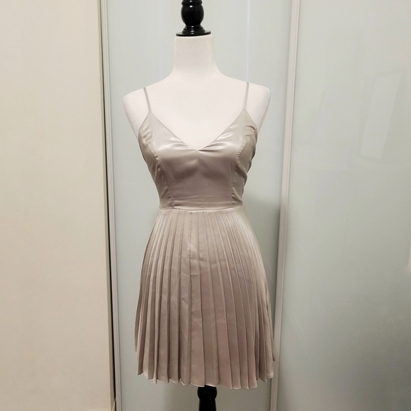 MARCIANO Silver Pleated Dress (0) - Picture 3 of 9